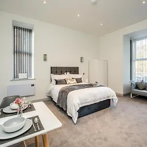  Apartment Greenhead