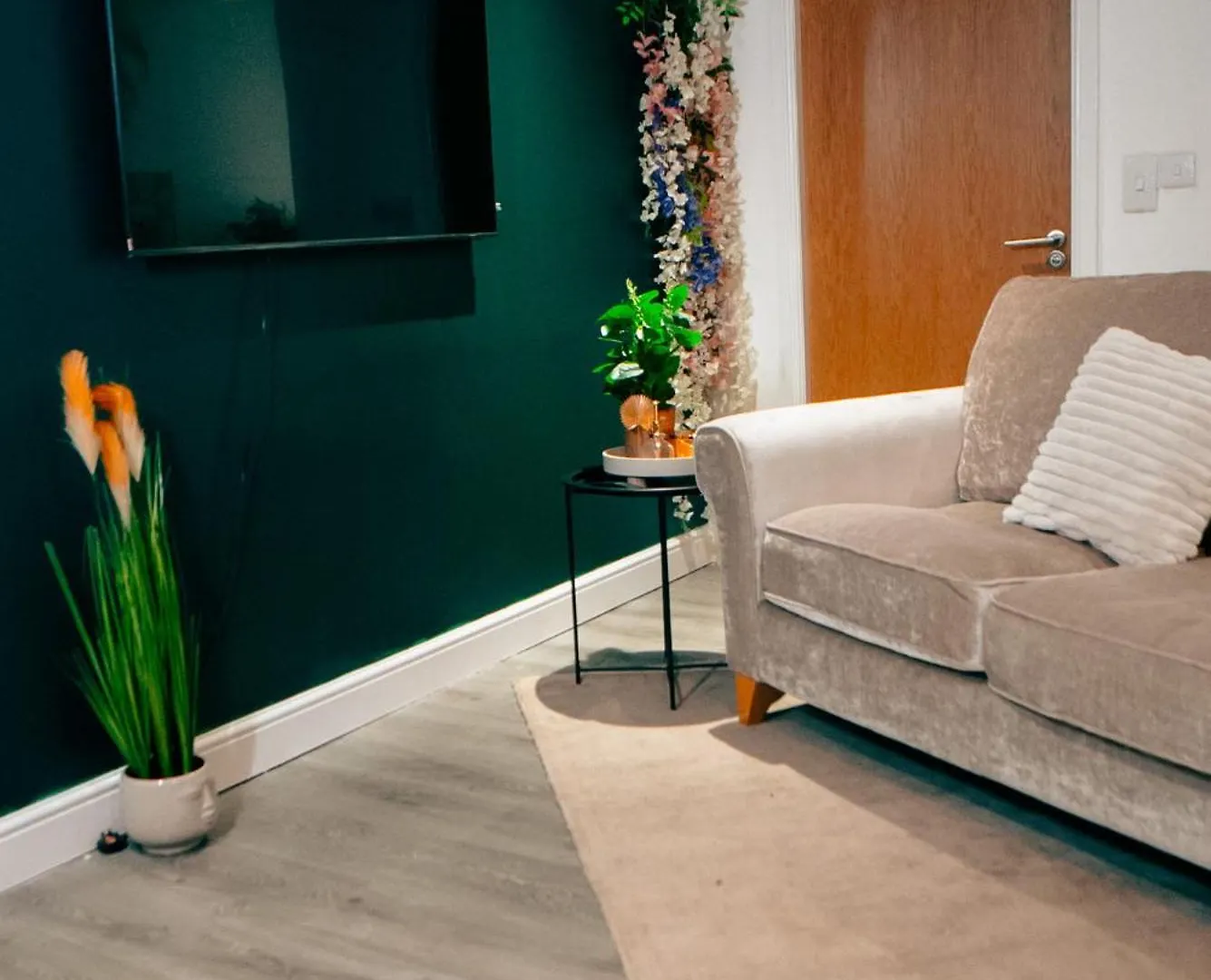 Firdaus Westgate 9 Bed and Breakfast Huddersfield
